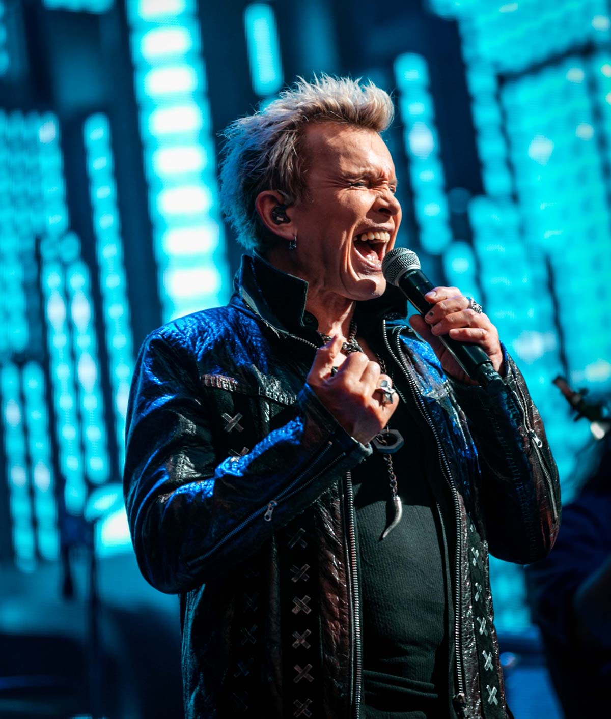 Billy Idol singing